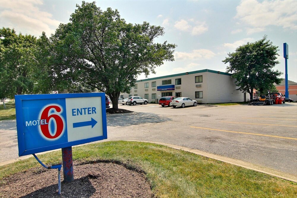 Motel 6 Merrillville, IN