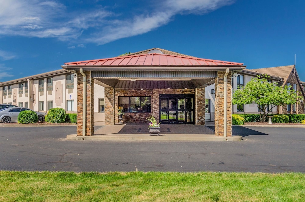 Comfort Inn Suites in West Springfield Best Rates Deals on