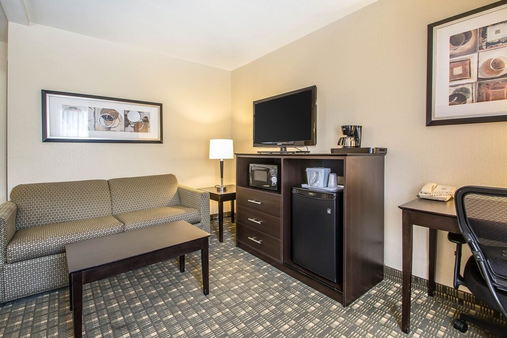 Room, Quality Inn & Suites Decorah