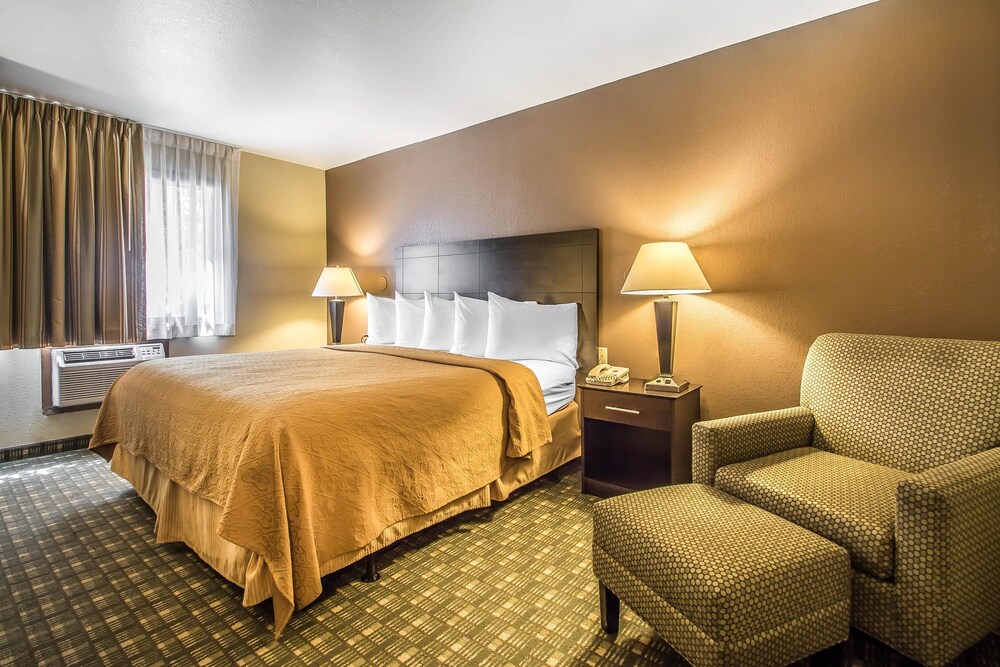 Room, Quality Inn & Suites Decorah