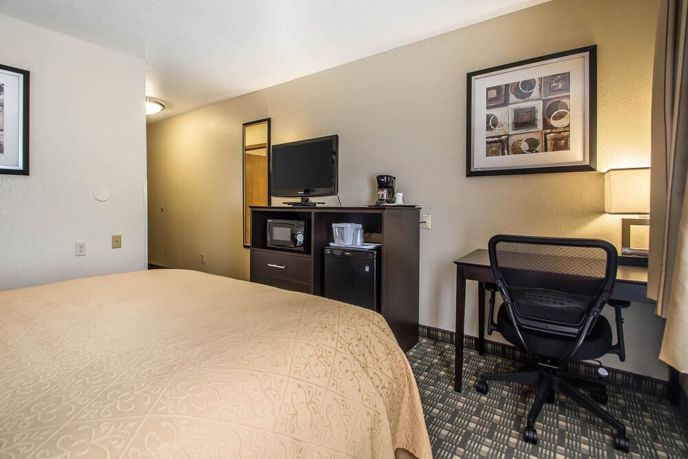 Room, Quality Inn & Suites Decorah