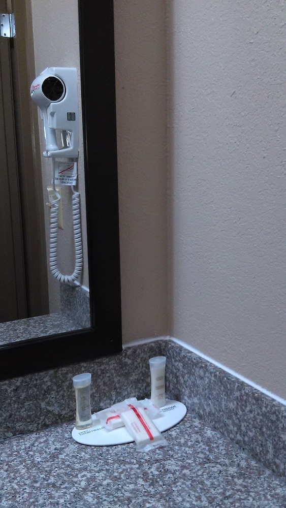 Bathroom amenities, Super 8 by Wyndham Stockbridge