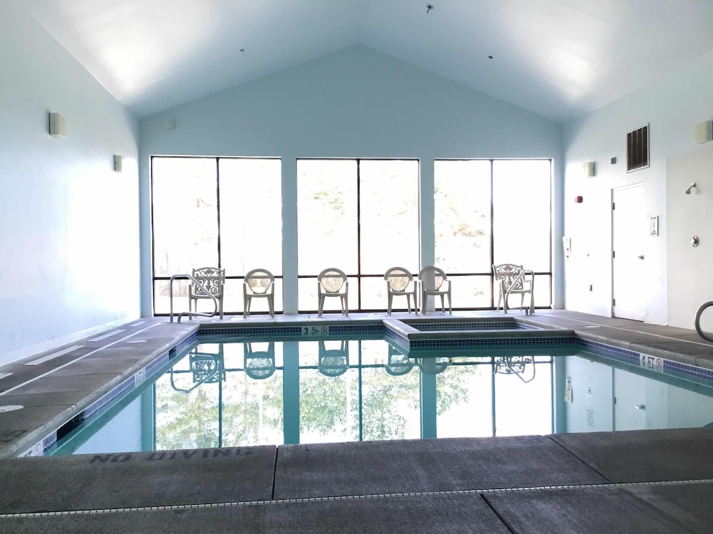 Indoor pool, Super 8 by Wyndham Portland ME