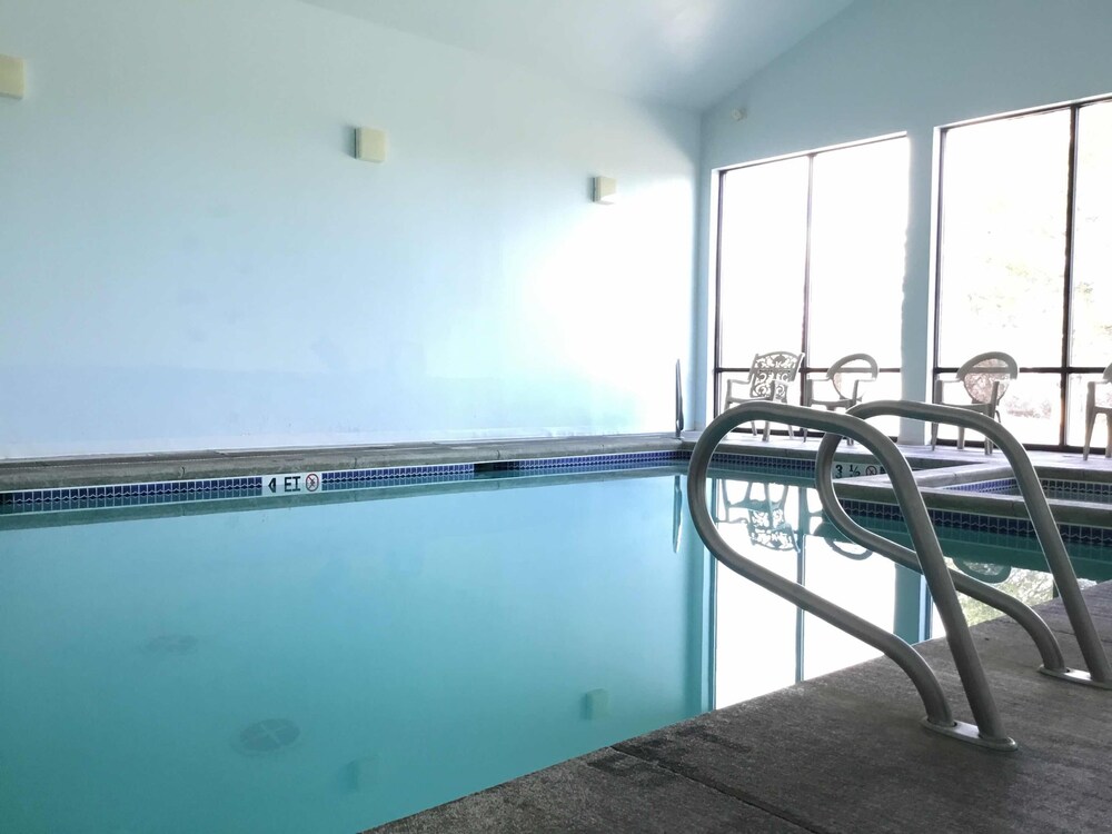 Pool, Super 8 by Wyndham Portland ME