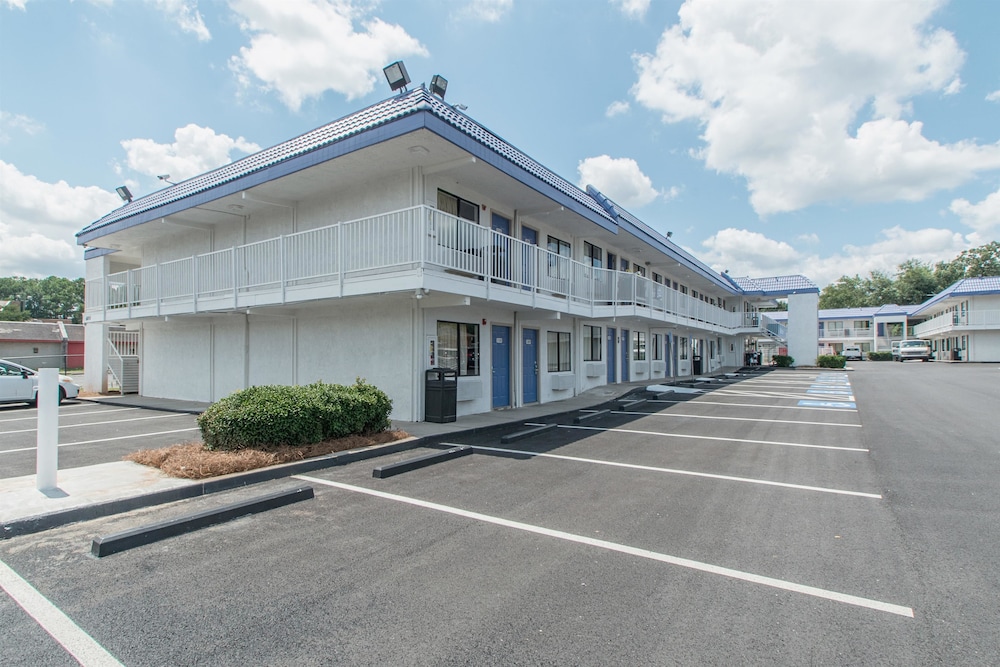 Motel 6 Norcross, GA - Atlanta Northeast