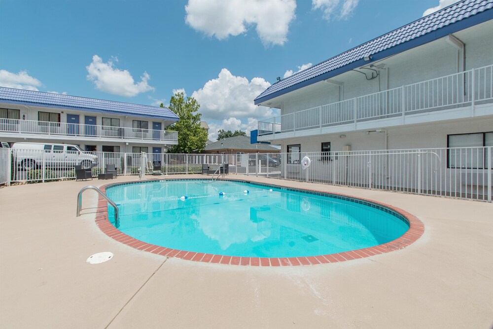 Motel 6 Norcross, GA - Atlanta Northeast