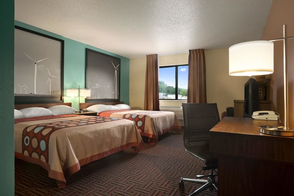 Room, Super 8 by Wyndham Peoria East