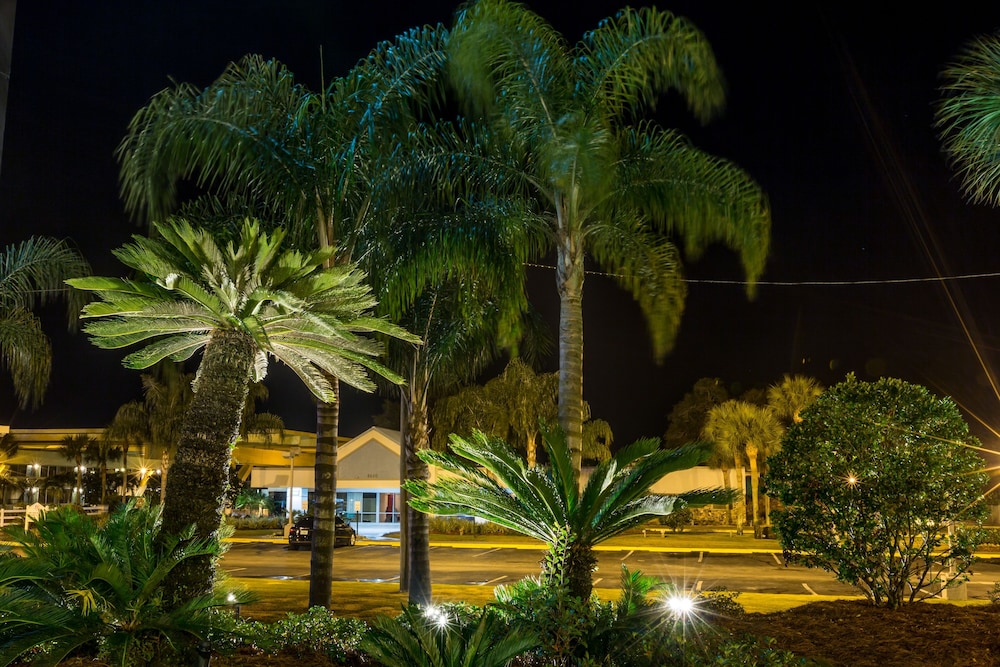 Champions World Resort in Orlando | Best Rates & Deals on ...