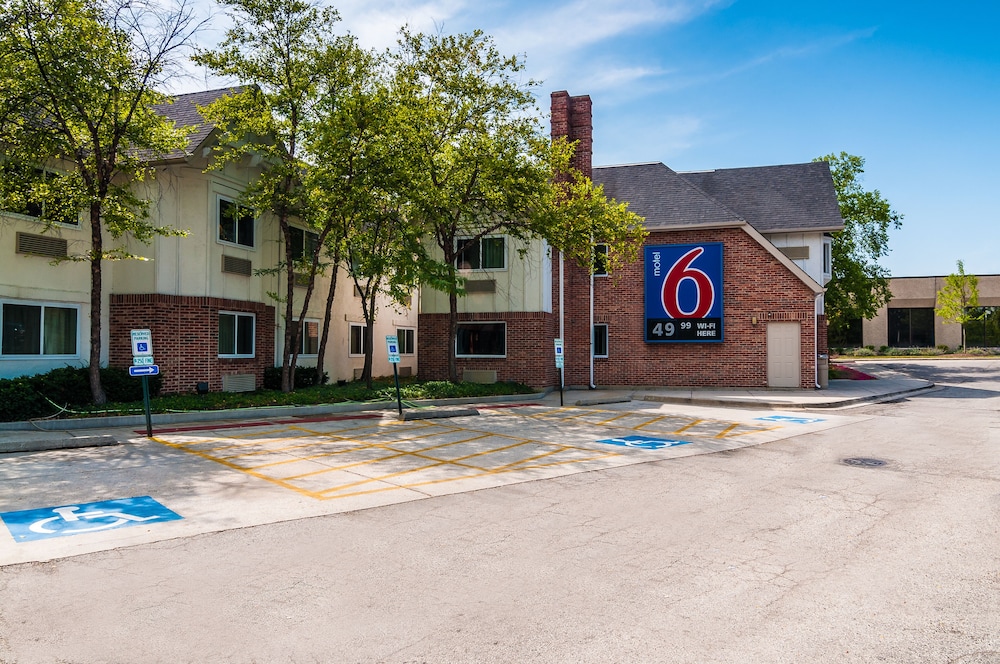 Motel 6 Arlington Heights, IL - Chicago North Central