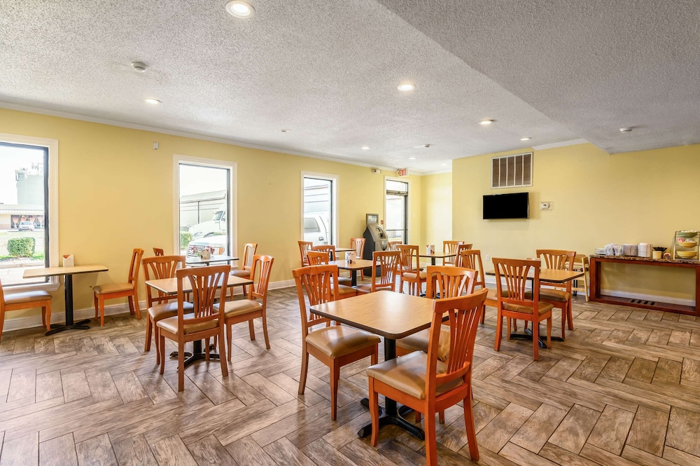 Breakfast area, Quality Inn New Orleans I-10 East