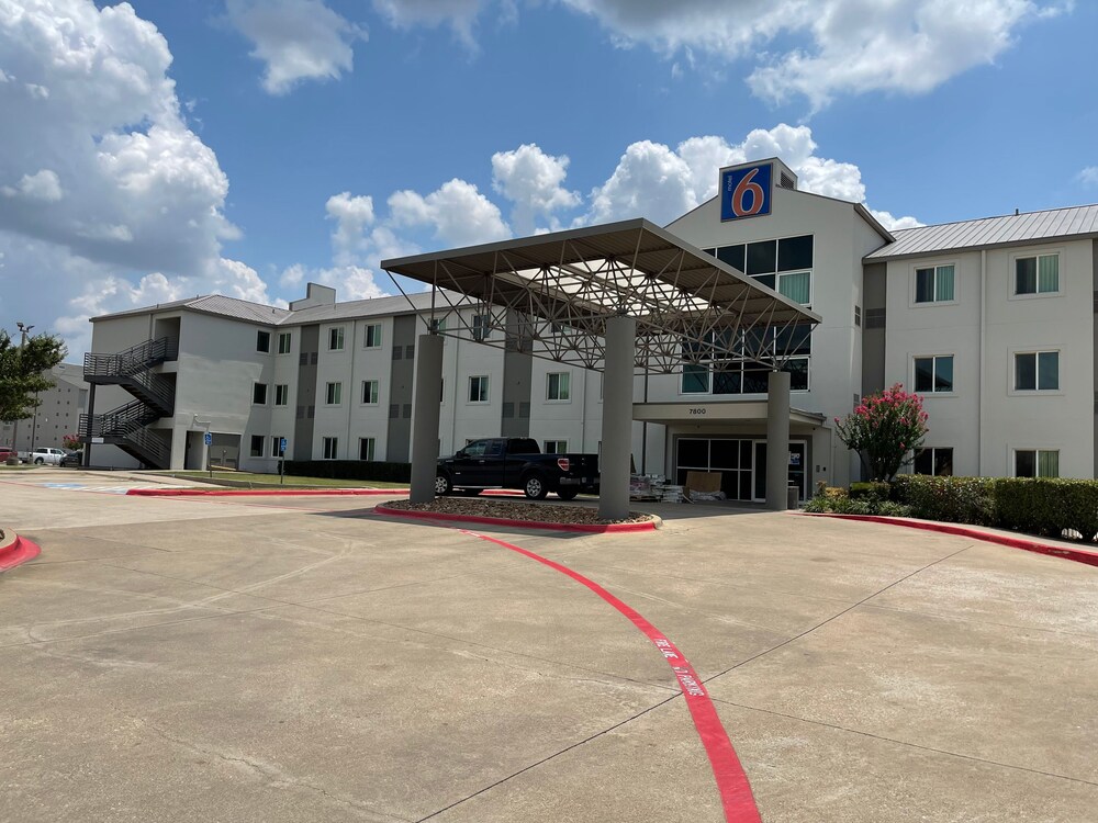 Motel 6 Irving, TX - DFW Airport North