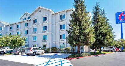 Motel 6 Belmont, CA - San Francisco - Redwood City