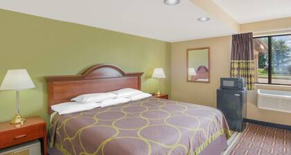 Super 8 by Wyndham Knoxville