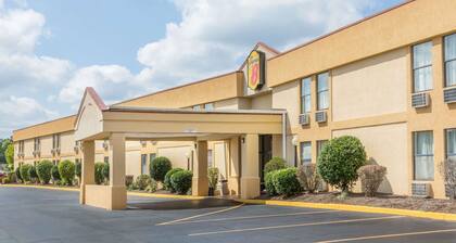 Super 8 by Wyndham Knoxville Downtown Area