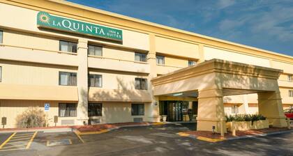 La Quinta Inn & Suites by Wyndham Nashville Airport