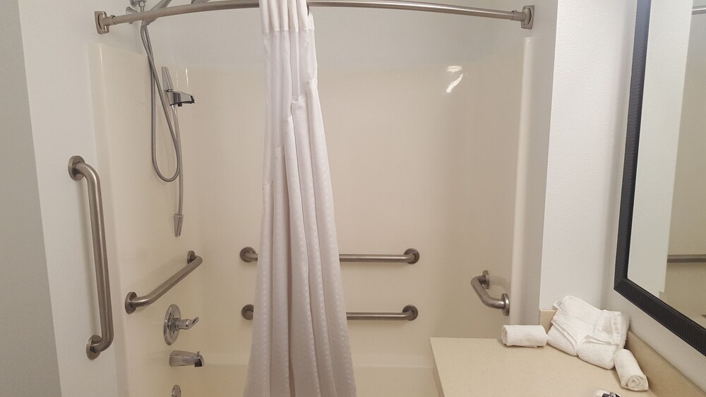 Bathroom, Country Inn & Suites by Radisson, Bryant (Little Rock), AR