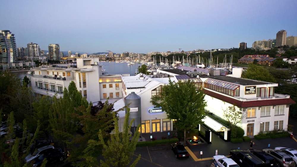 Room, Granville Island Hotel