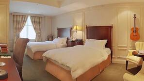 Hypo-allergenic bedding, minibar, in-room safe, iron/ironing board