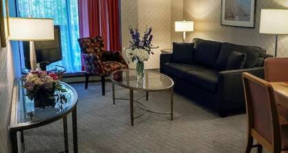 Cartier Place Suite Hotel