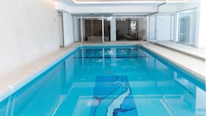 Indoor pool, 3 outdoor pools, pool loungers