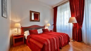 Ropa de cama hipoalergénica, minibar, caja fuerte y escritorio