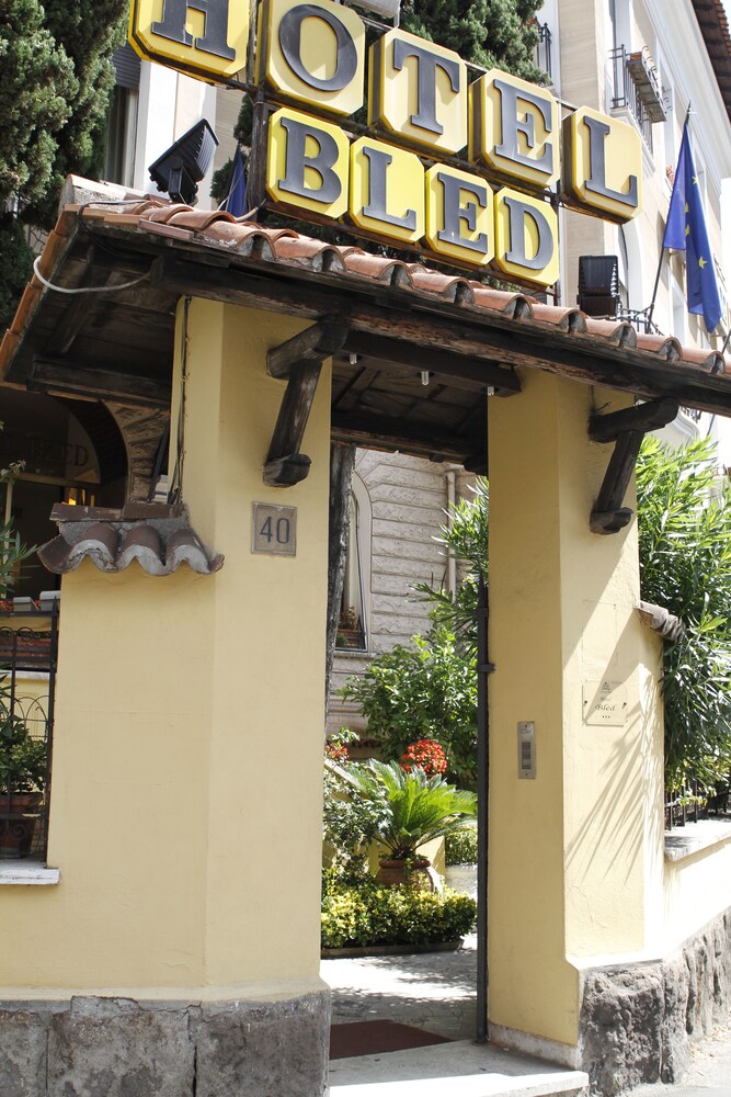 Entrada al alojamiento