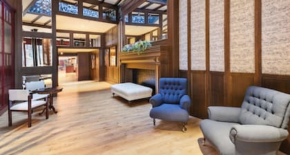 H10 Corregidor Boutique Hotel