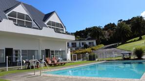 Outdoor pool, pool loungers