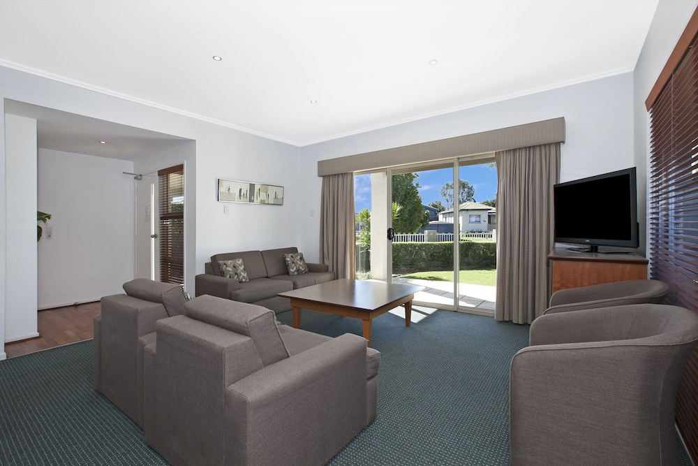 Living area, Comfort Inn & Suites Northgate Airport