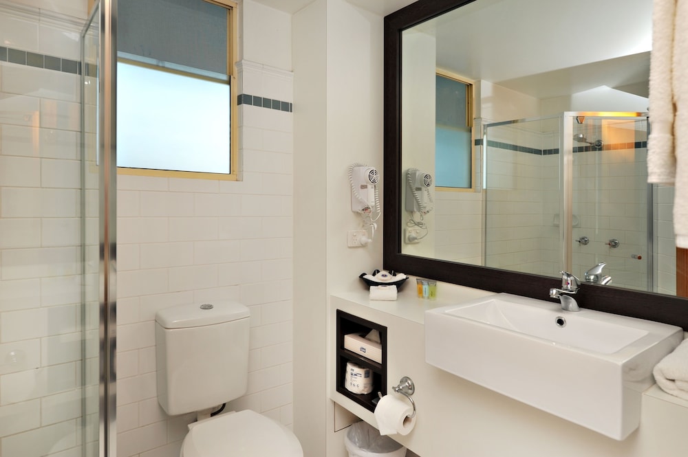 Bathroom, Comfort Inn & Suites Northgate Airport