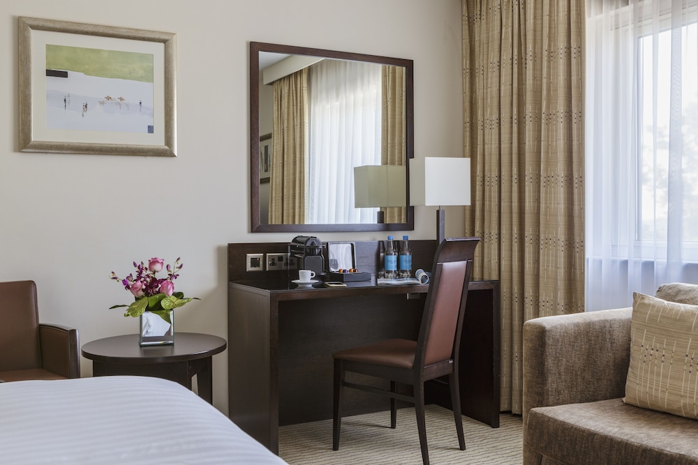 DoubleTree by Hilton London Heathrow Airport