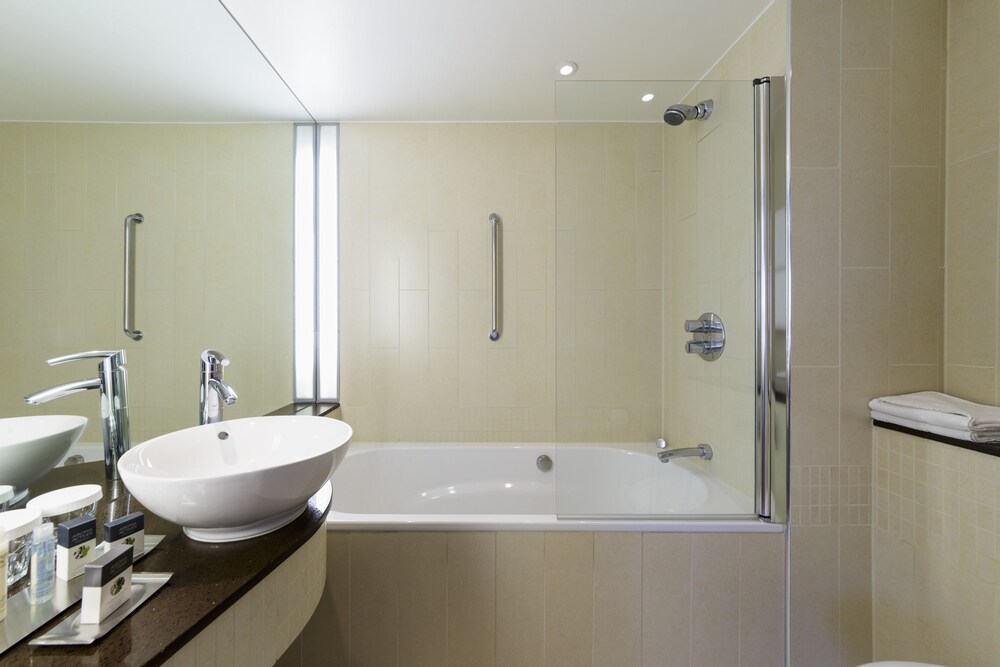 DoubleTree by Hilton London Heathrow Airport