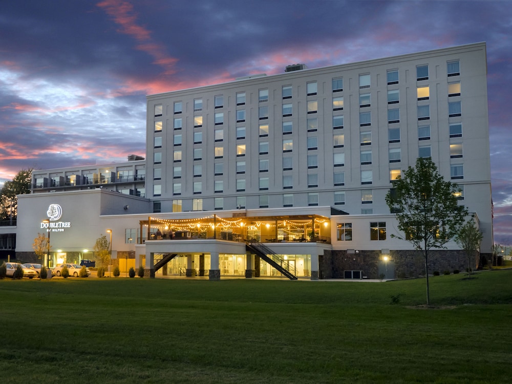 Doubletree by hilton hotel niagara falls new york niagara falls c 130