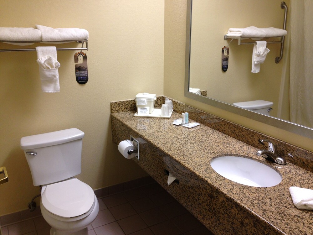 Quality Inn & Suites Little Rock West