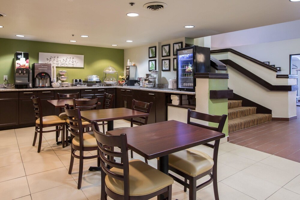 Breakfast area, Sleep Inn Atlanta Airport