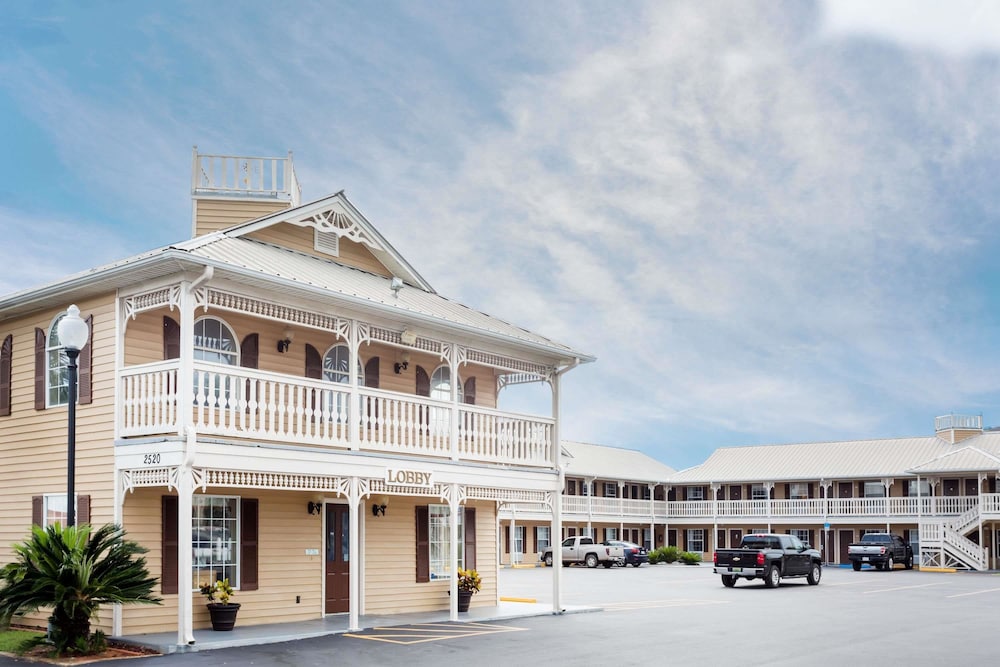 Super 8 By Wyndham Foley In Gulf Ss Hotel Rates Reviews On Super 8 By Wyndham Foley In Gulf Ss Hotel Rates Reviews On Orbitz