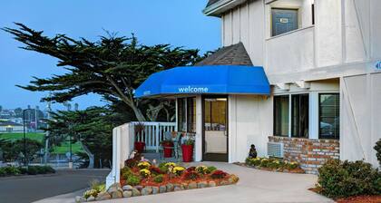Motel 6 Marina, CA - Monterey