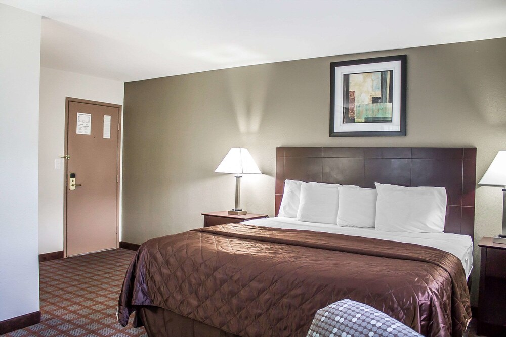 Econo Lodge Inn & Suites in Iron Mountain, United States