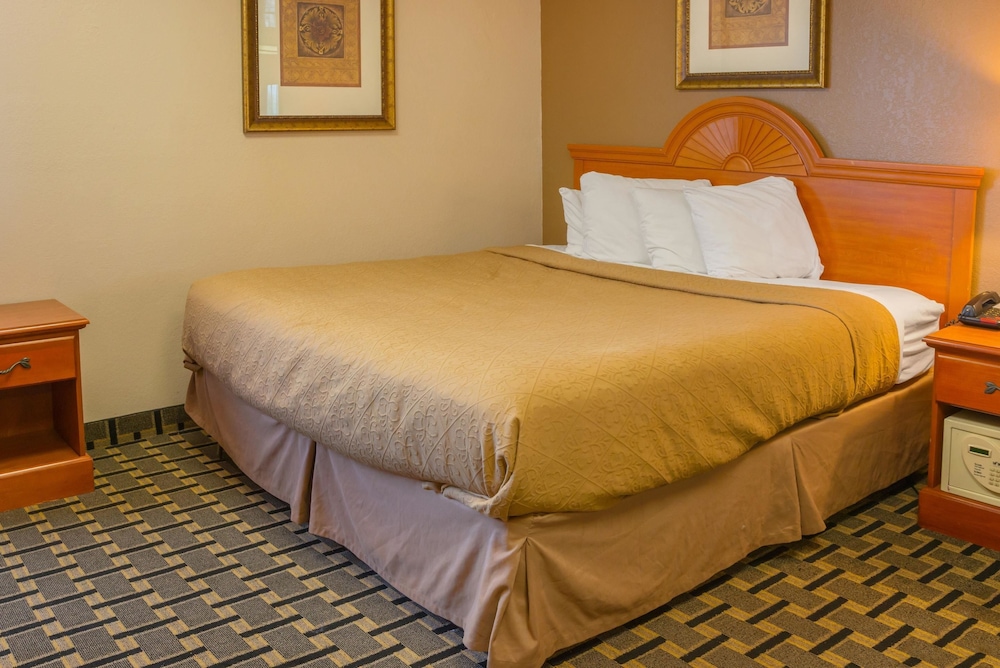 Quality Inn & Suites Detroit Metro Airport