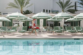 Las Vegas Vacations Book A 2018 Vacation Package Travelocity Park Mgm Las Vegas