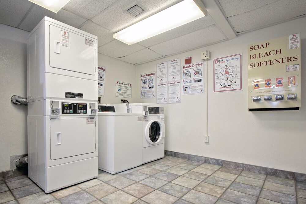 Laundry, Motel 6 Piscataway, NJ