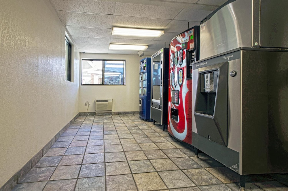 Interior, Motel 6 Piscataway, NJ