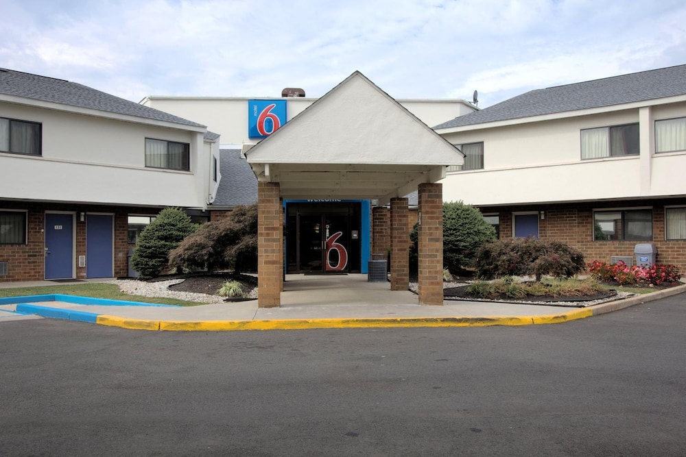 Exterior, Motel 6 Piscataway, NJ