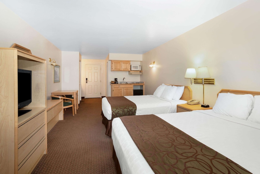 Room, Inn at Lander, Travelodge by Wyndham