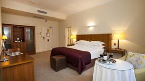 In-room safe, desk, iron/ironing board, free WiFi