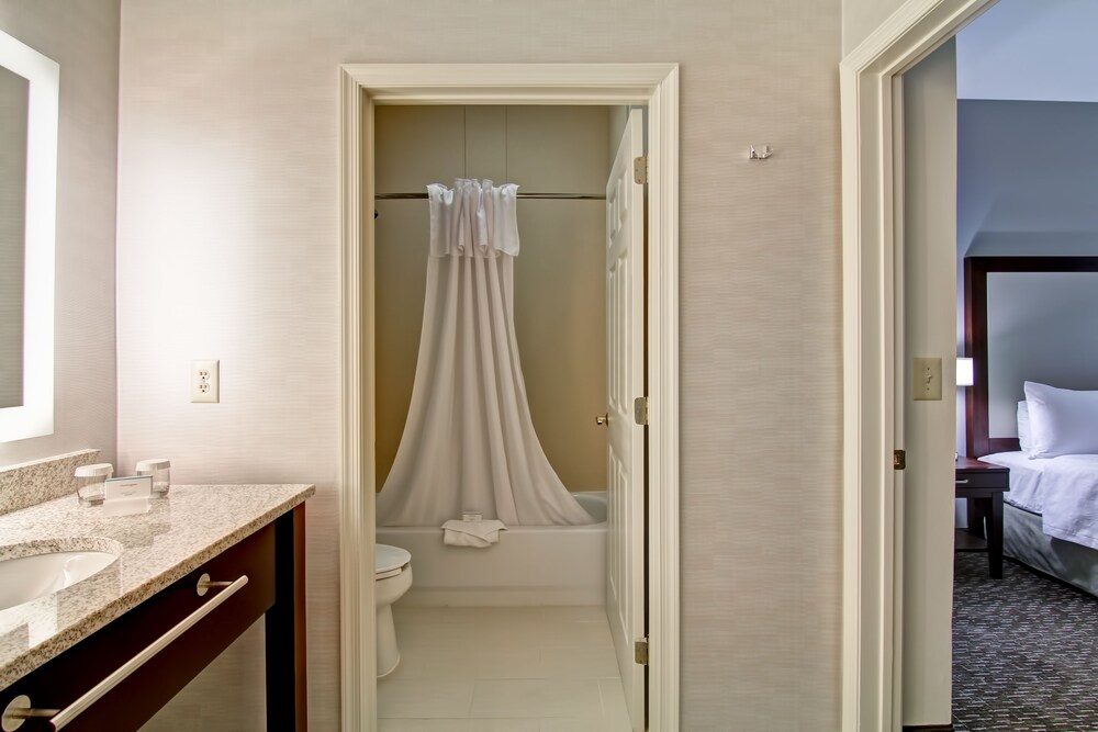 Bathroom, Homewood Suites by Hilton Newark Cranford