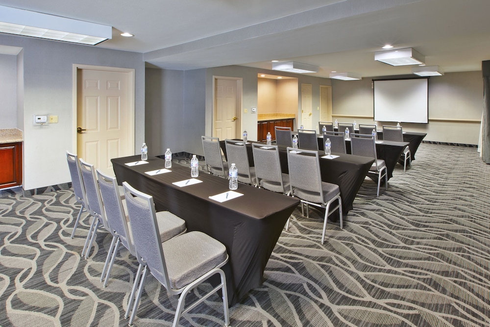 Homewood Suites by Hilton Newark Cranford