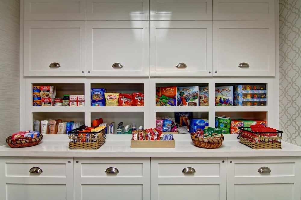 Snack bar, Homewood Suites by Hilton Newark Cranford