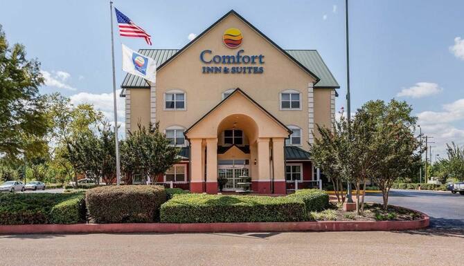 Comfort Inn Suites Grenada In Grenada Ms Expedia