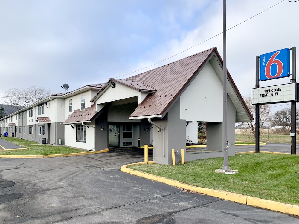 Motel 6 McGraw, NY - Cortland